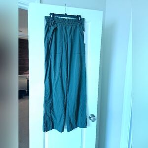 Athleta trekkie parachute pants 4 tall